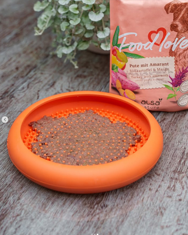 instapost hondenlikmat met natvoer van alsa-nature